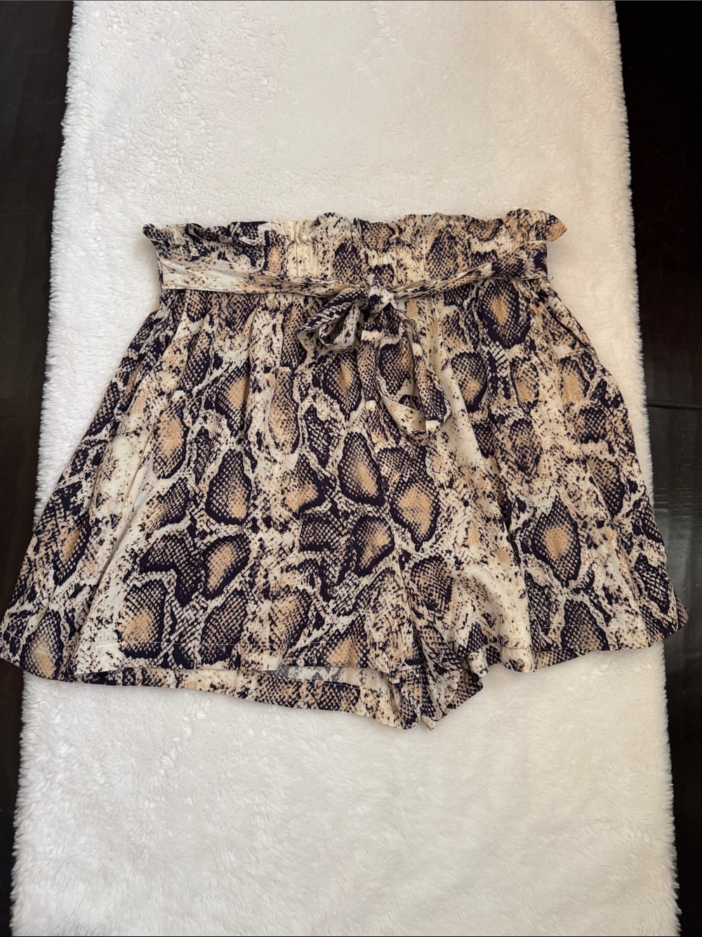 Vici High-Waist Snake Print Paperbag Shorts - Beige/Navy Blue Size M